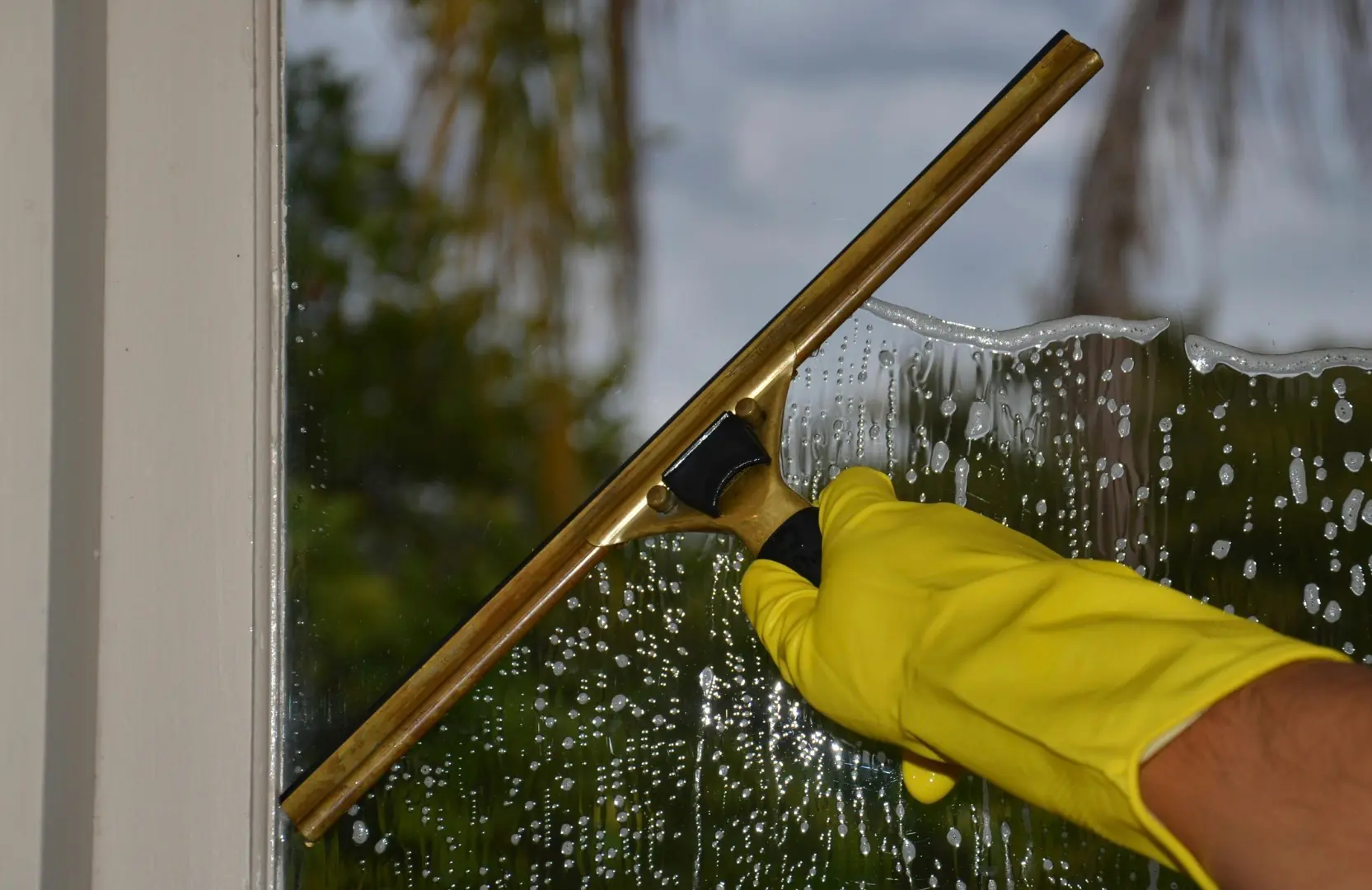 Nettoyage vitrine commerce